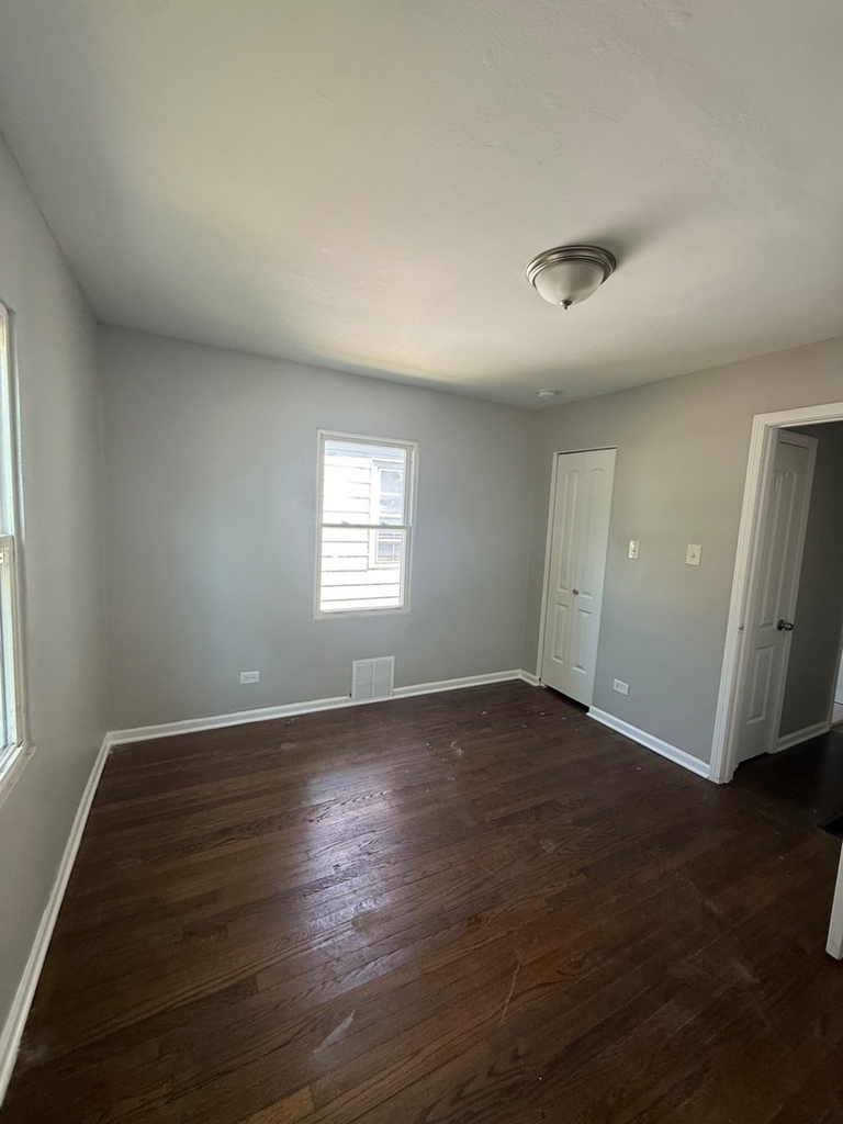 16963 Shea Avenue - Photo 2