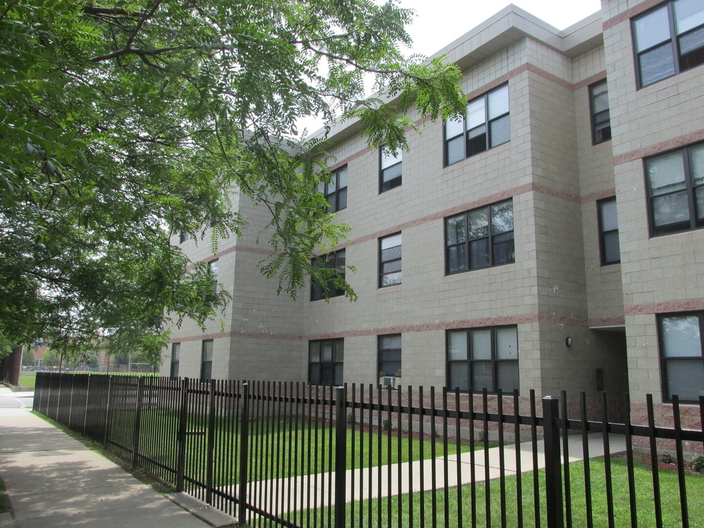 4752 S Wabash Avenue - Photo 0