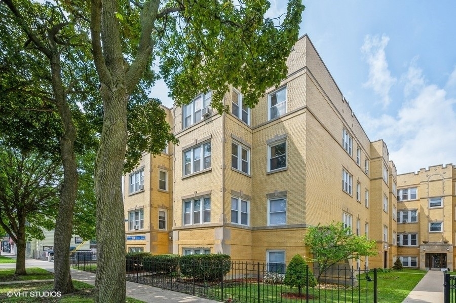 4422 N Saint Louis Avenue - Photo 0
