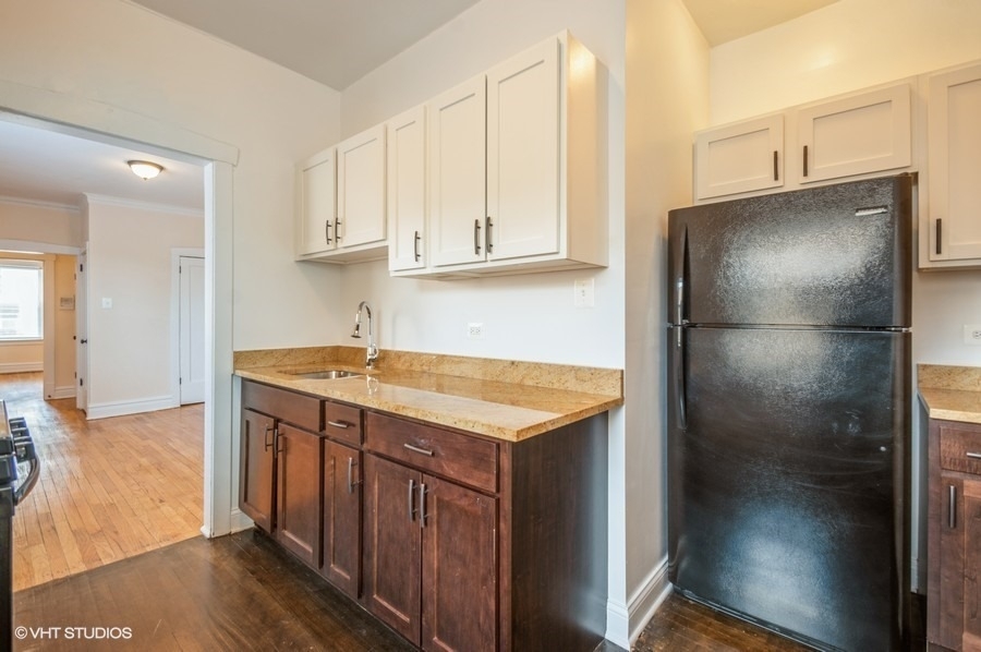 4422 N Saint Louis Avenue - Photo 2