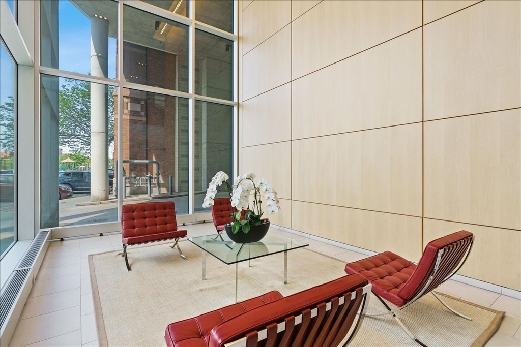 510 W Erie Street - Photo 2