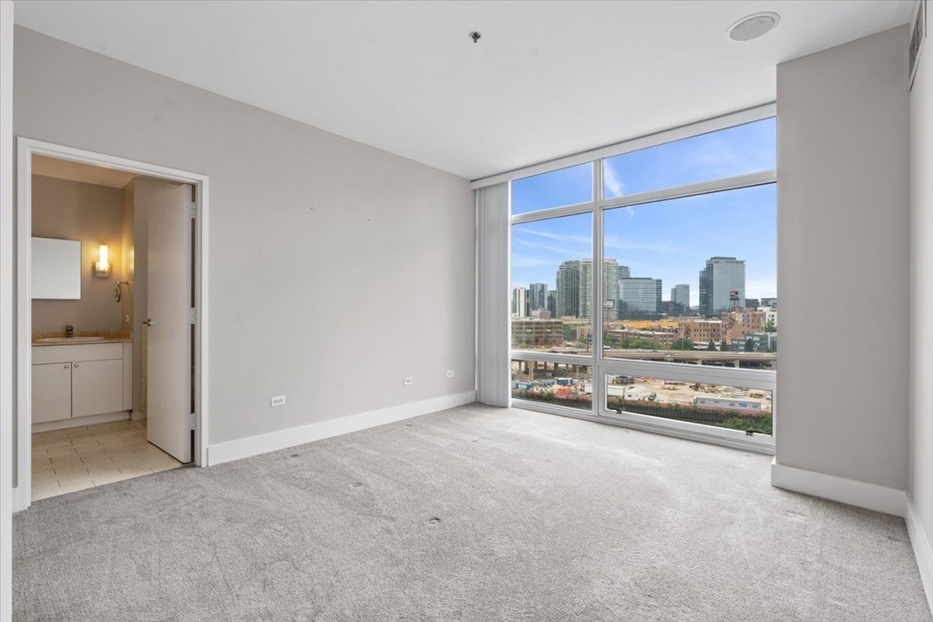 510 W Erie Street - Photo 12