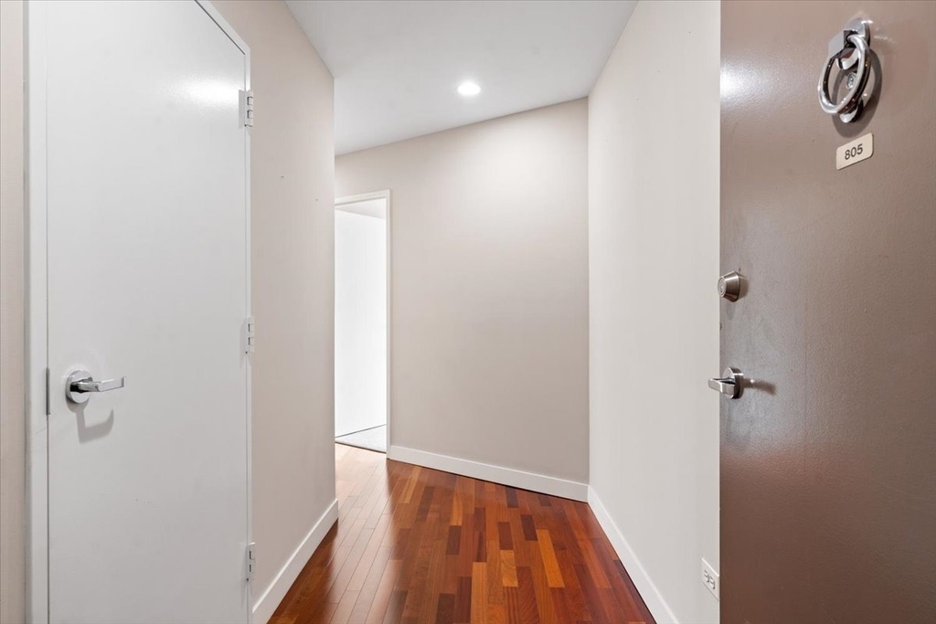 510 W Erie Street - Photo 3