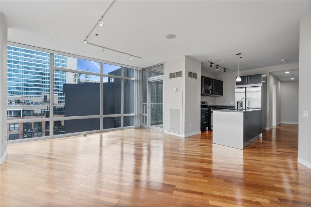 510 W Erie Street - Photo 8