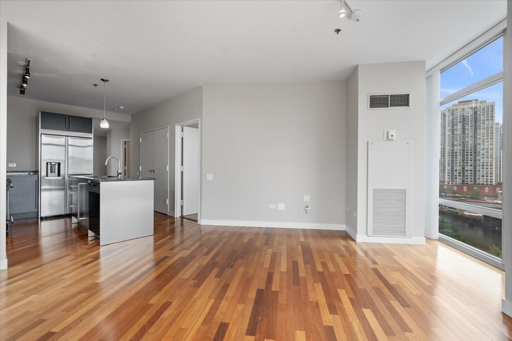 510 W Erie Street - Photo 10