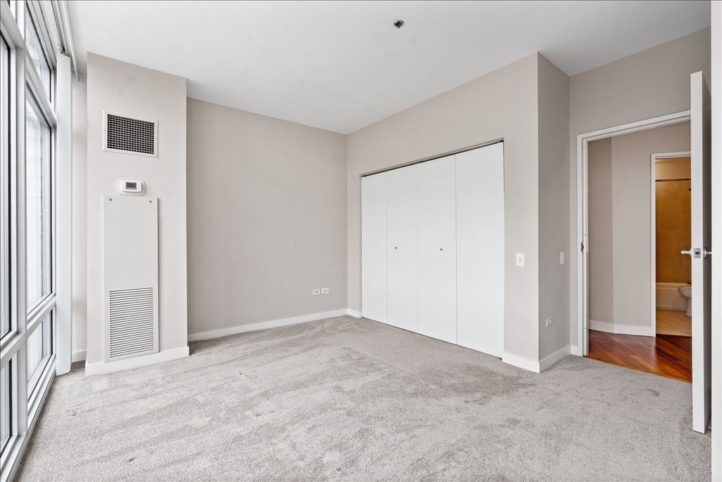 510 W Erie Street - Photo 18