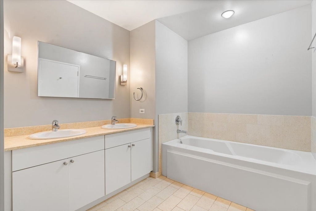 510 W Erie Street - Photo 16