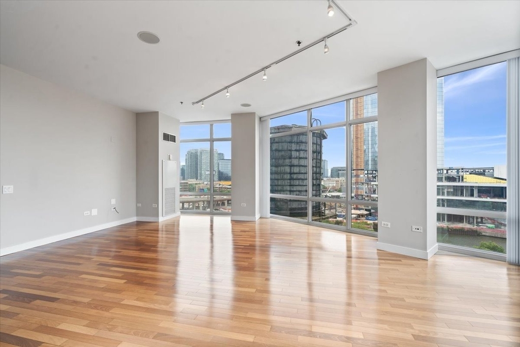 510 W Erie Street - Photo 11
