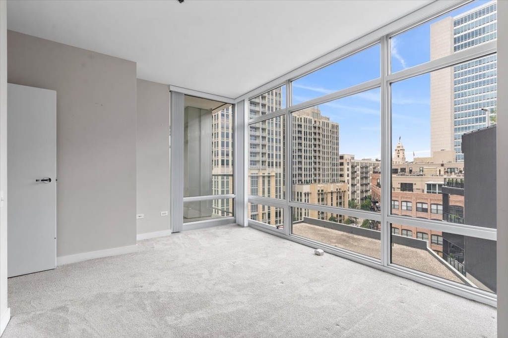 510 W Erie Street - Photo 17