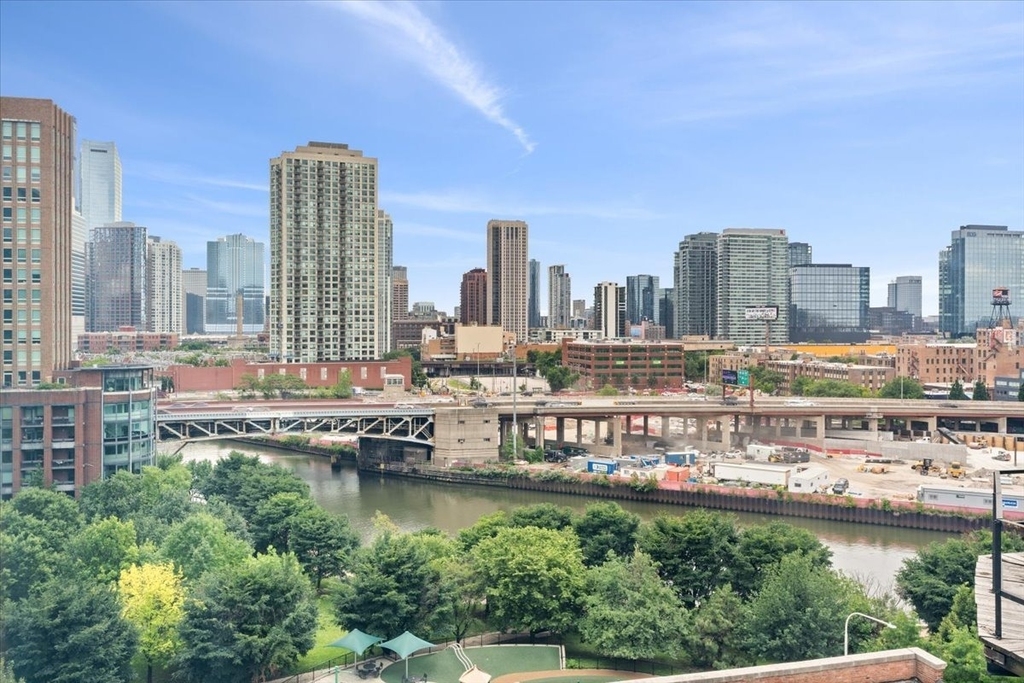 510 W Erie Street - Photo 22