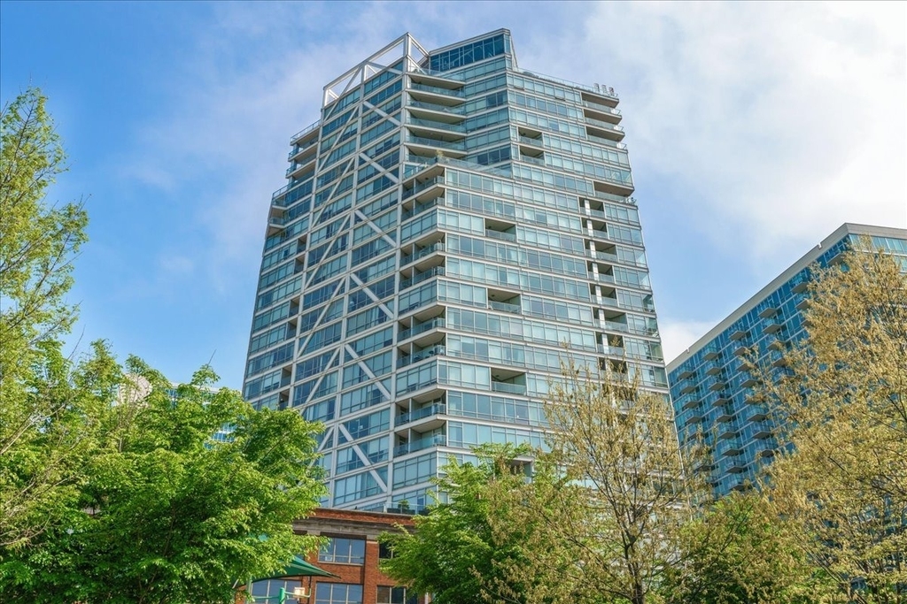 510 W Erie Street - Photo 0