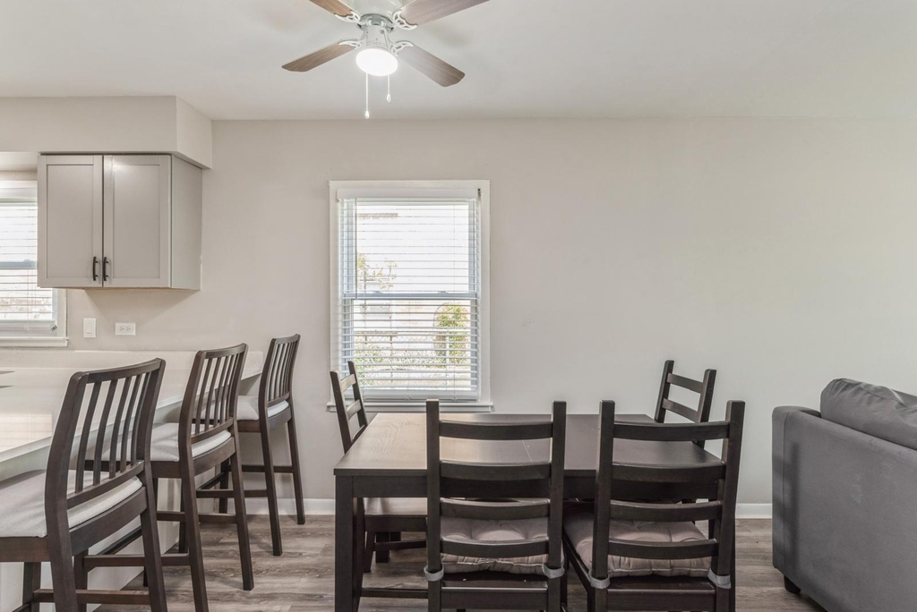 856 E Capri Drive - Photo 4