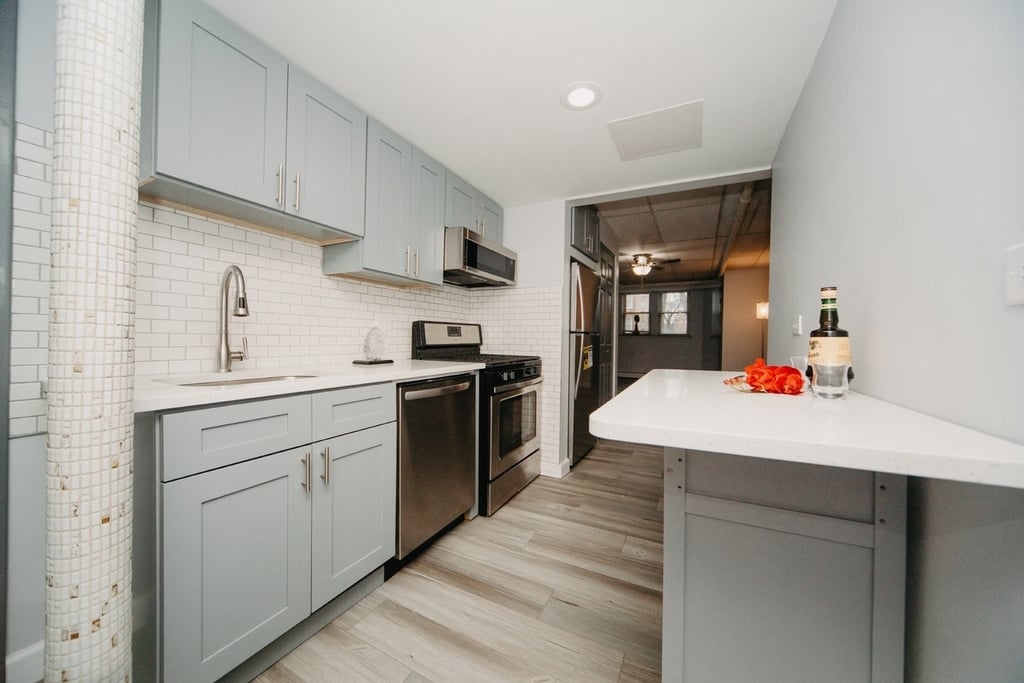 9124 La Crosse Avenue - Photo 4