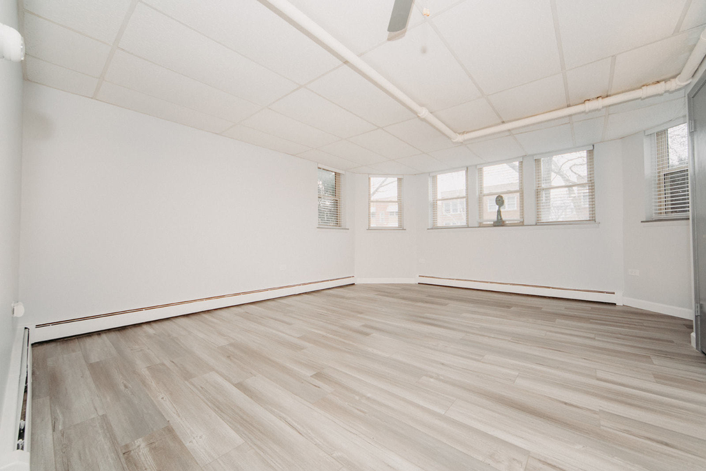 9124 La Crosse Avenue - Photo 2