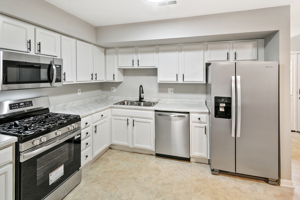 1320 E Arnold Street - Photo 1