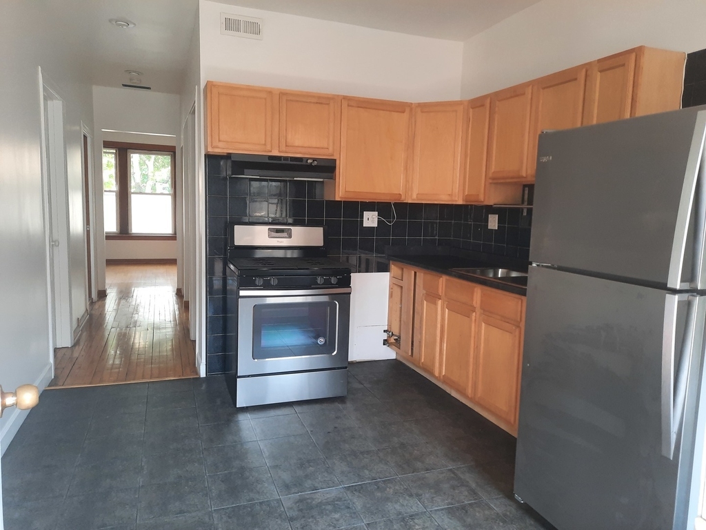 1512 N Artesian Avenue - Photo 2