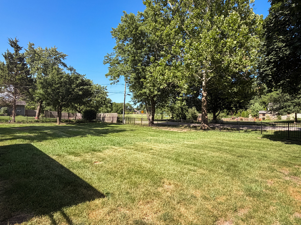 26w416 Macarthur Avenue - Photo 20