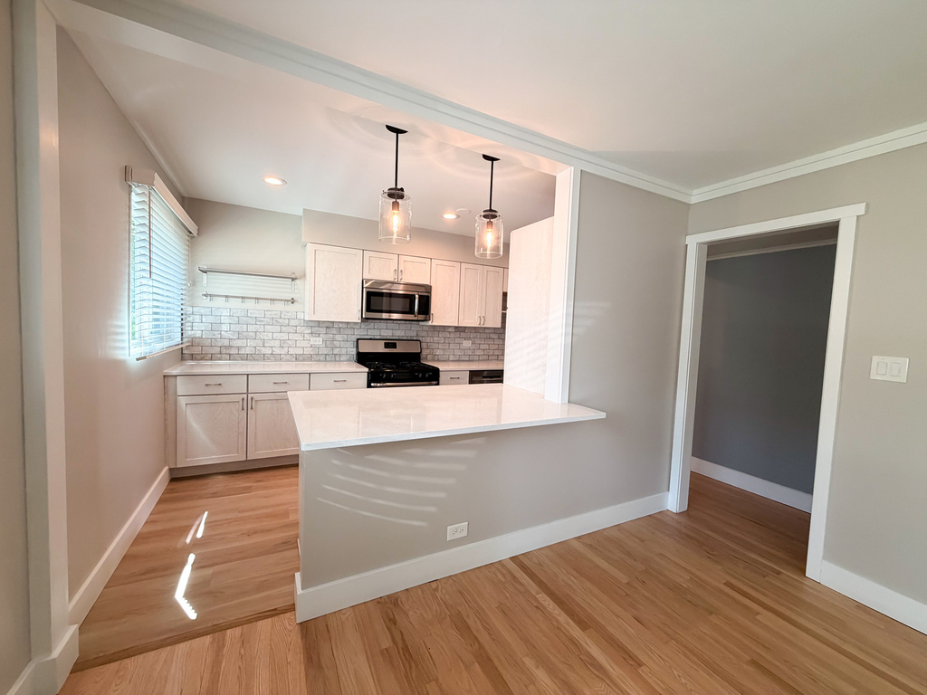 26w416 Macarthur Avenue - Photo 6