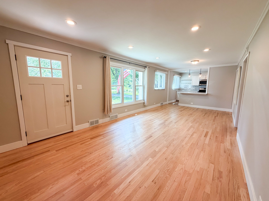 26w416 Macarthur Avenue - Photo 9