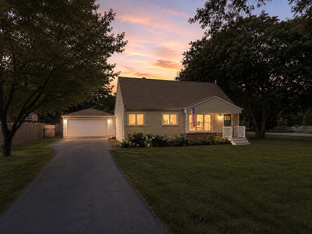 26w416 Macarthur Avenue - Photo 0
