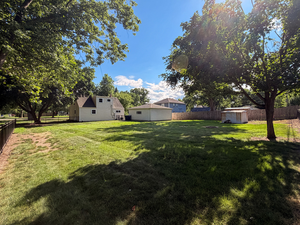 26w416 Macarthur Avenue - Photo 23