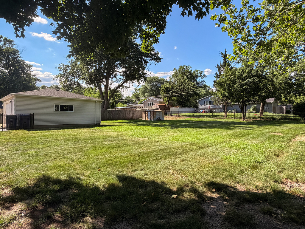 26w416 Macarthur Avenue - Photo 21