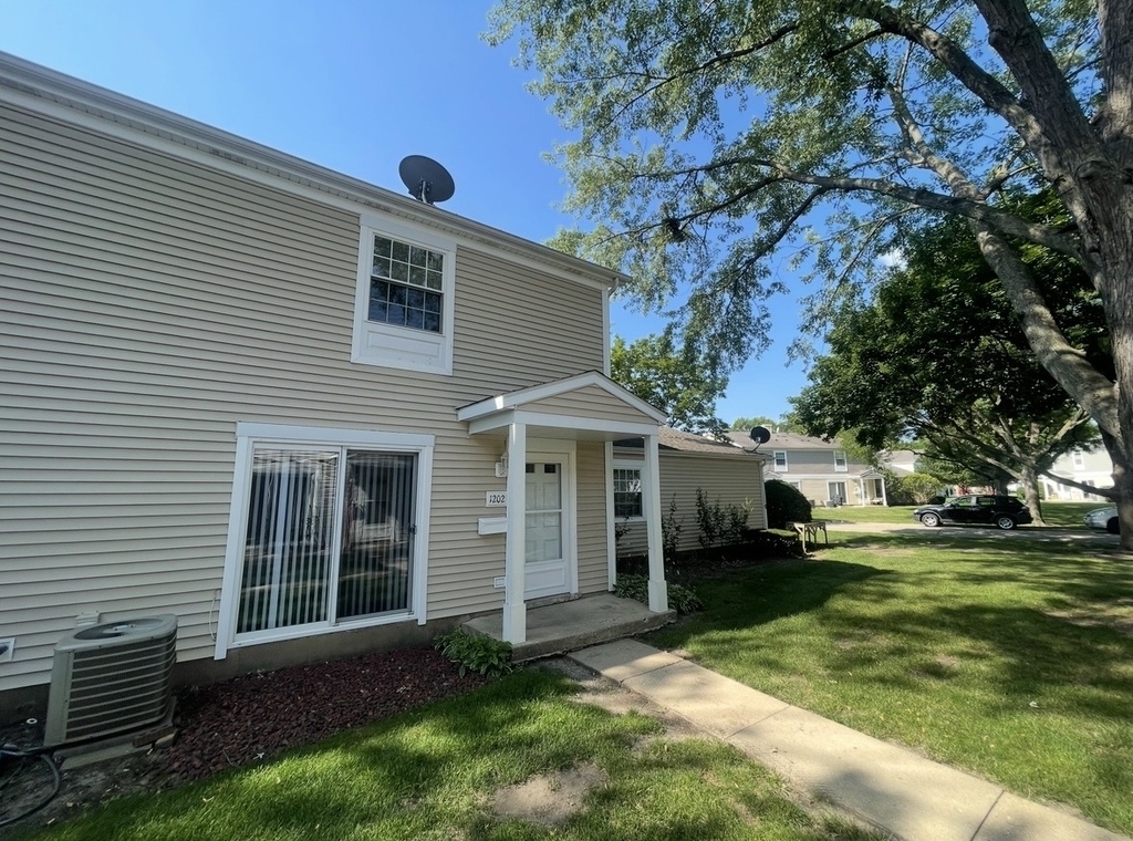 1202 Spur Court - Photo 0