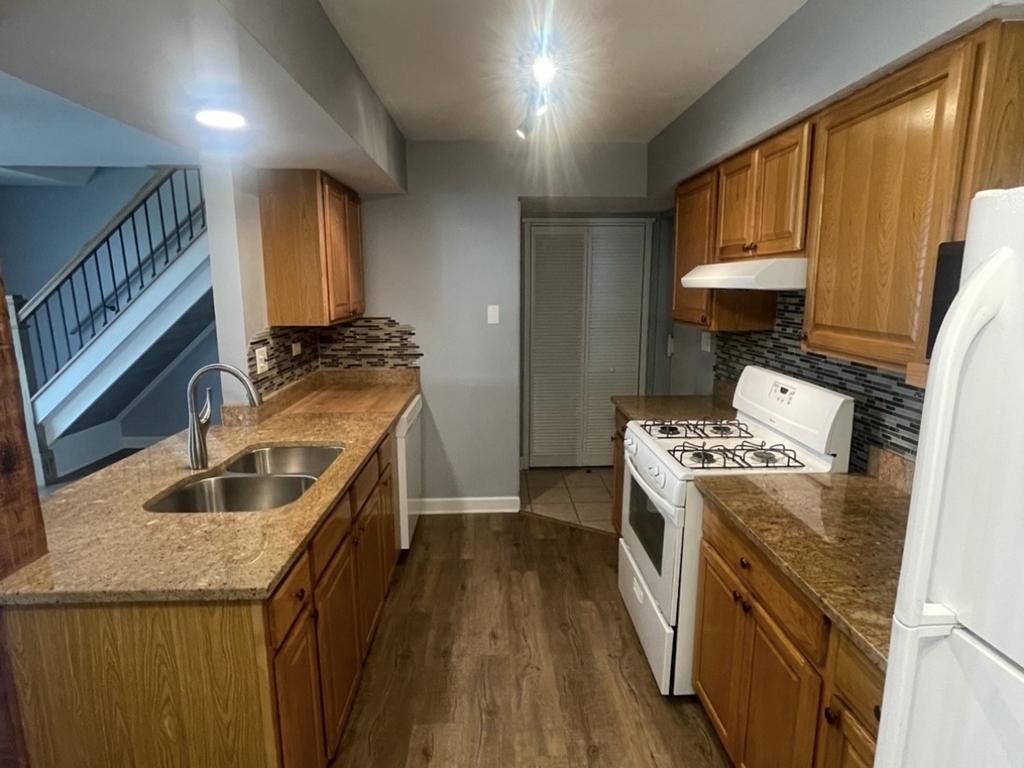 1202 Spur Court - Photo 4