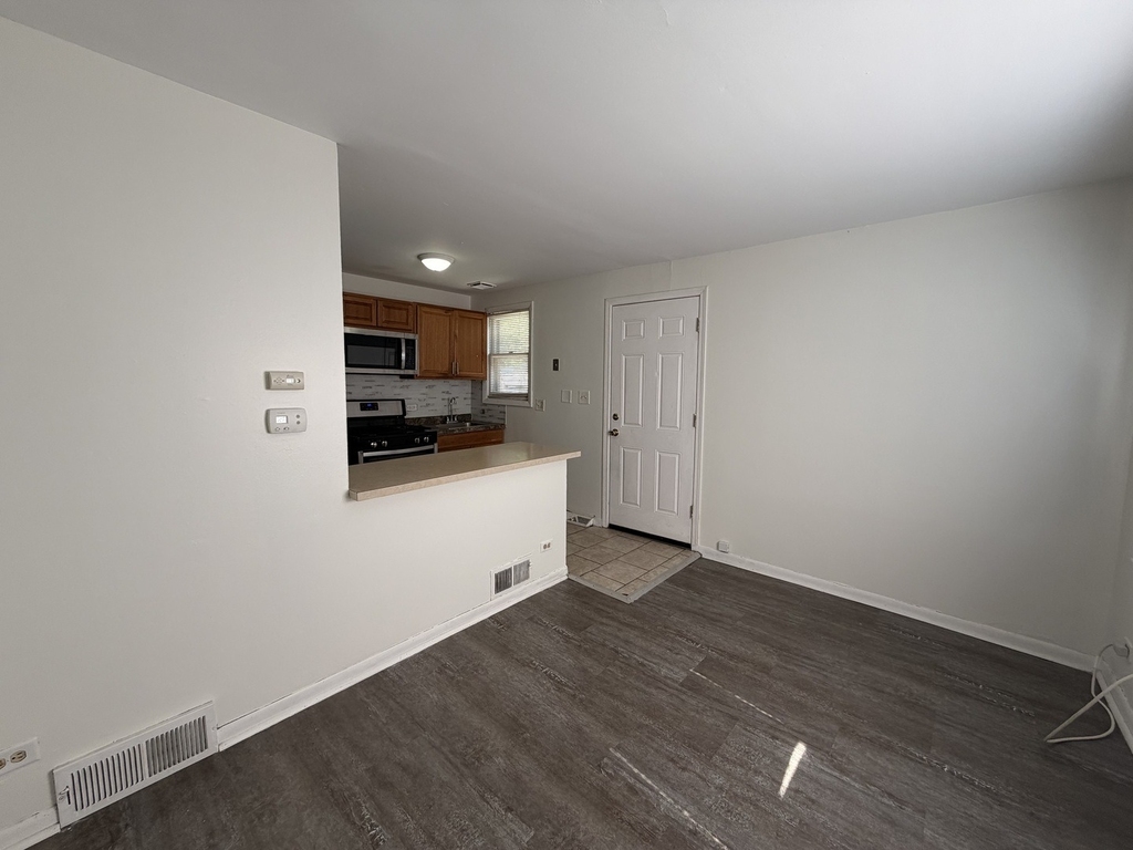 370 Bent Street - Photo 8