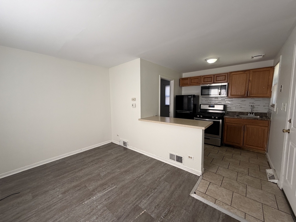 370 Bent Street - Photo 4