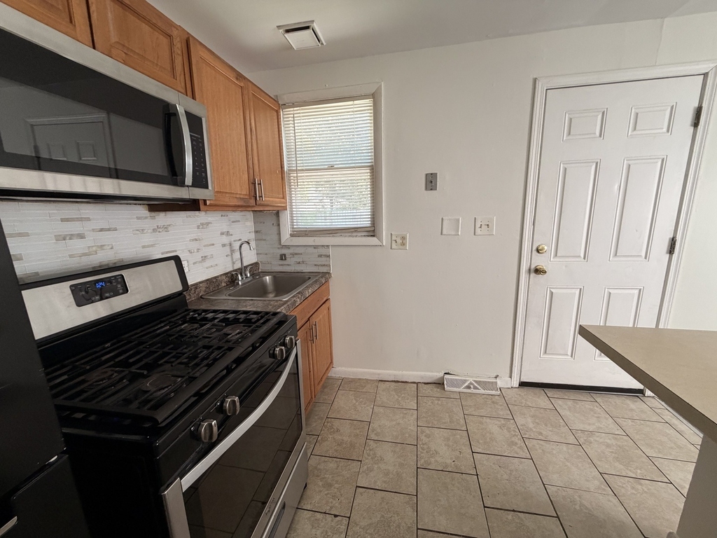 370 Bent Street - Photo 6