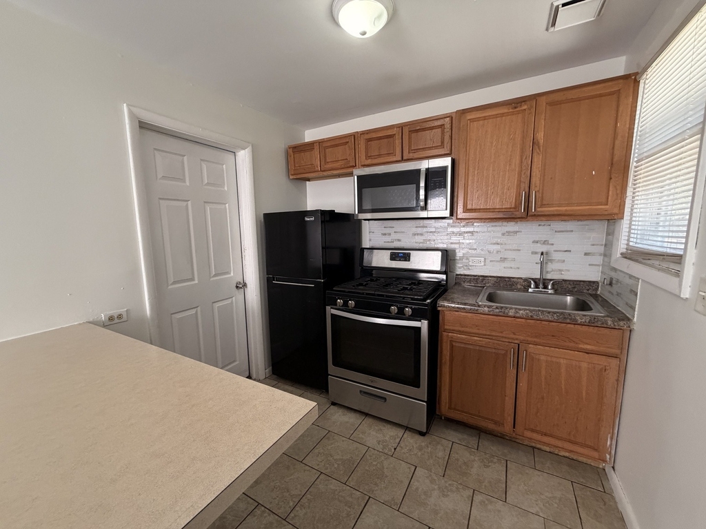 370 Bent Street - Photo 5