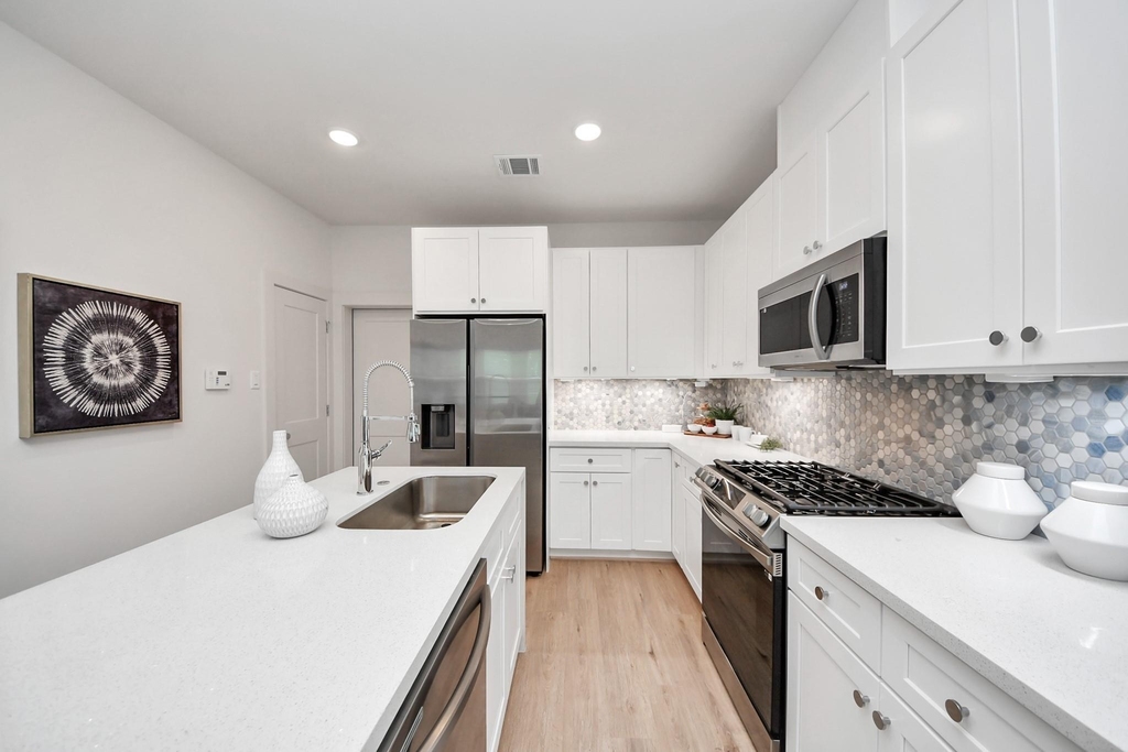 1043 Glen Avenue - Photo 8