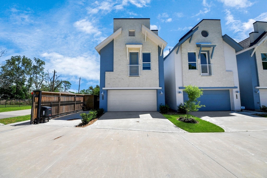 1043 Glen Avenue - Photo 1