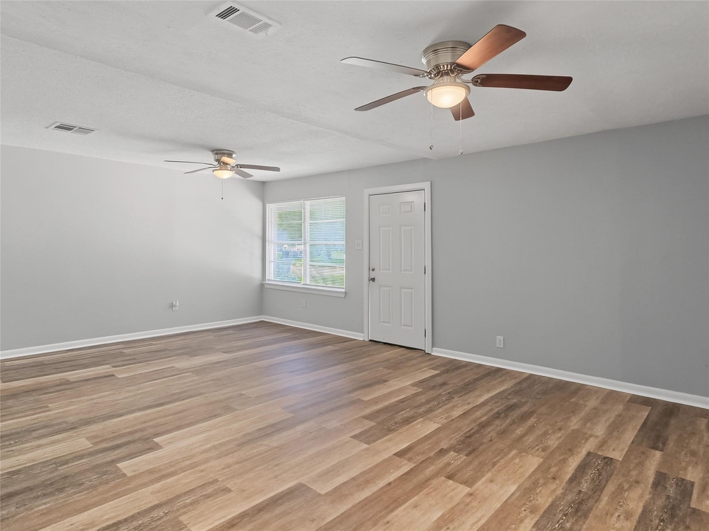 5427 Willow Glen Drive - Photo 3