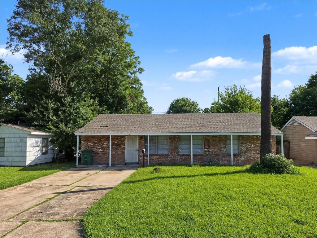 5427 Willow Glen Drive - Photo 0