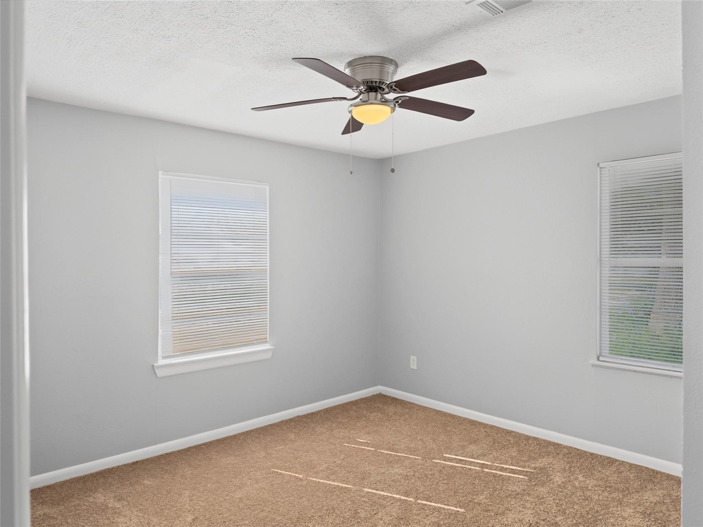 5427 Willow Glen Drive - Photo 14