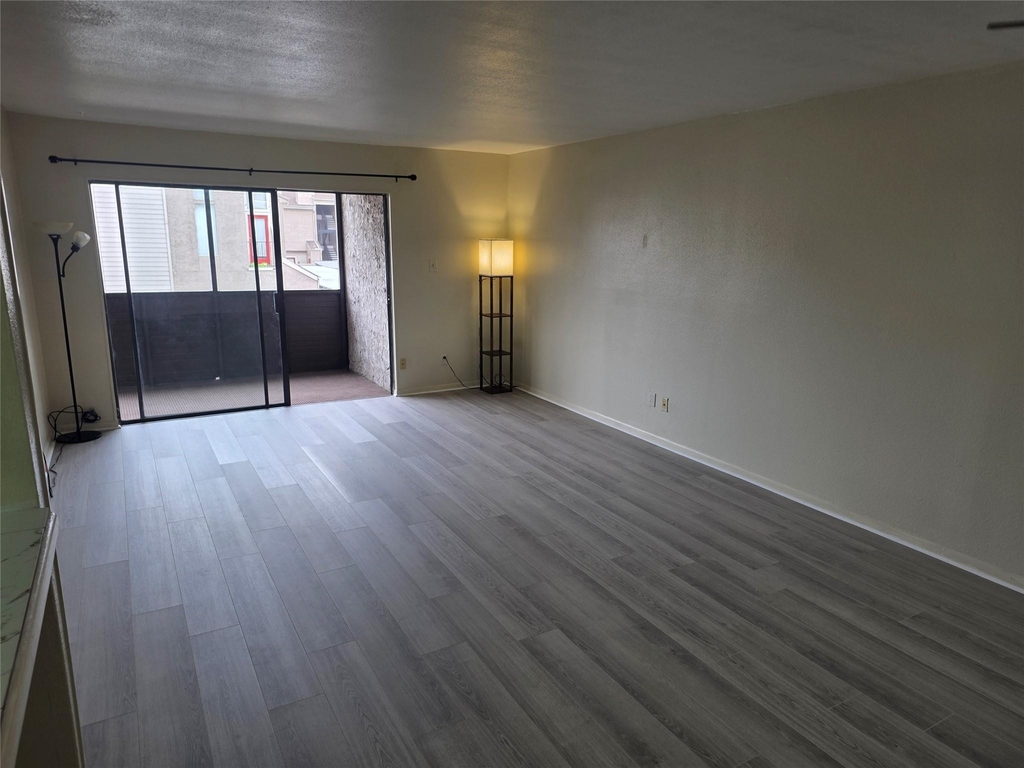 3025 Walnut Bend Lane - Photo 8