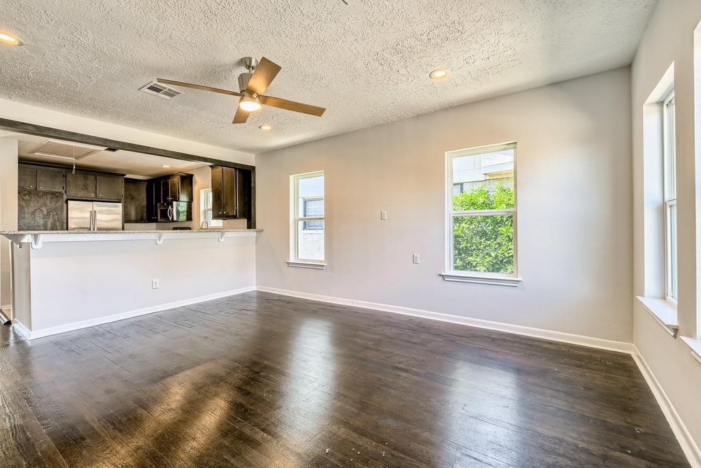 519 W Clay Street - Photo 0