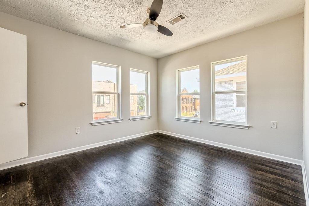 519 W Clay Street - Photo 11