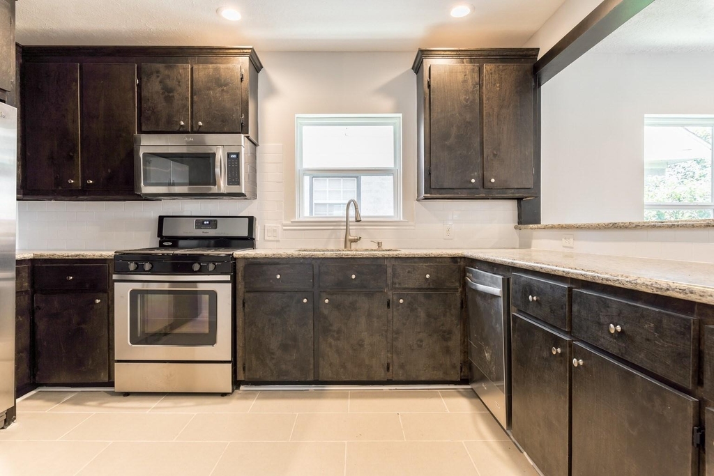 519 W Clay Street - Photo 2