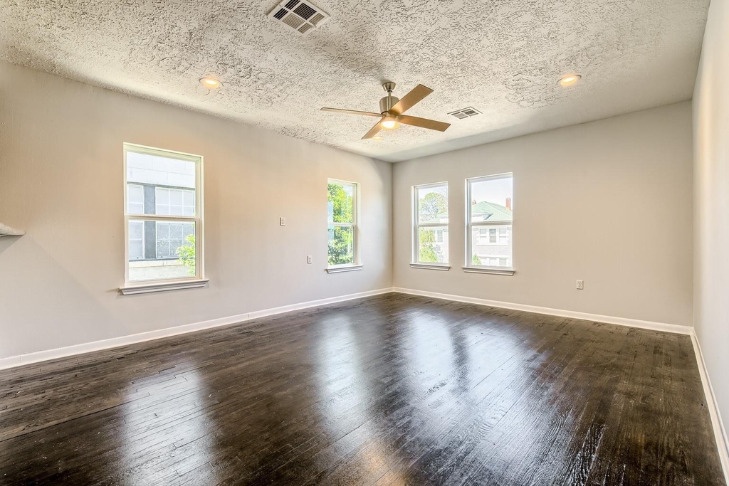 519 W Clay Street - Photo 8