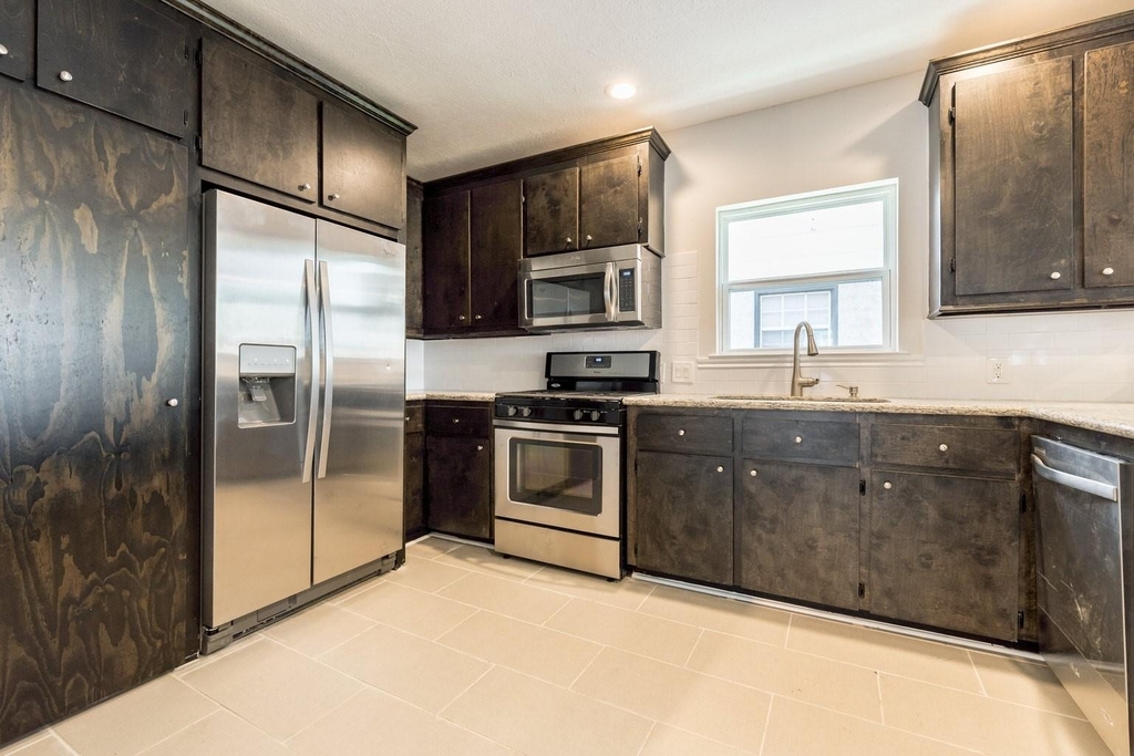 519 W Clay Street - Photo 3