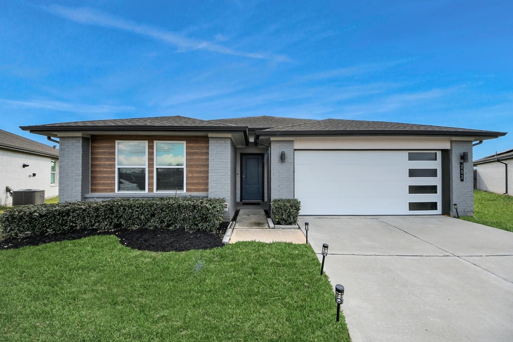 202 Serena Park Lane - Photo 0