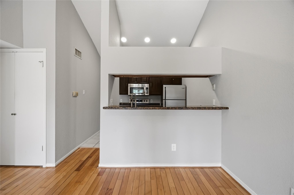8055 Cambridge Street - Photo 7