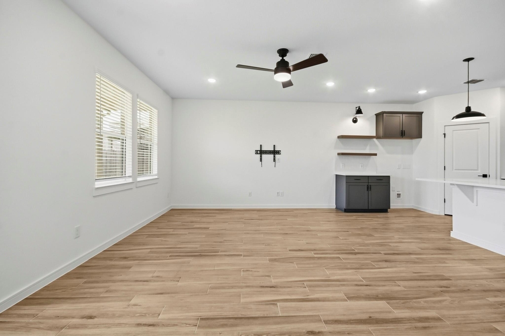 8427 Bay Ridge Circle - Photo 5