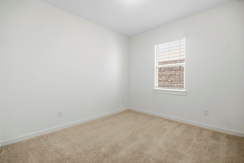 8427 Bay Ridge Circle - Photo 9