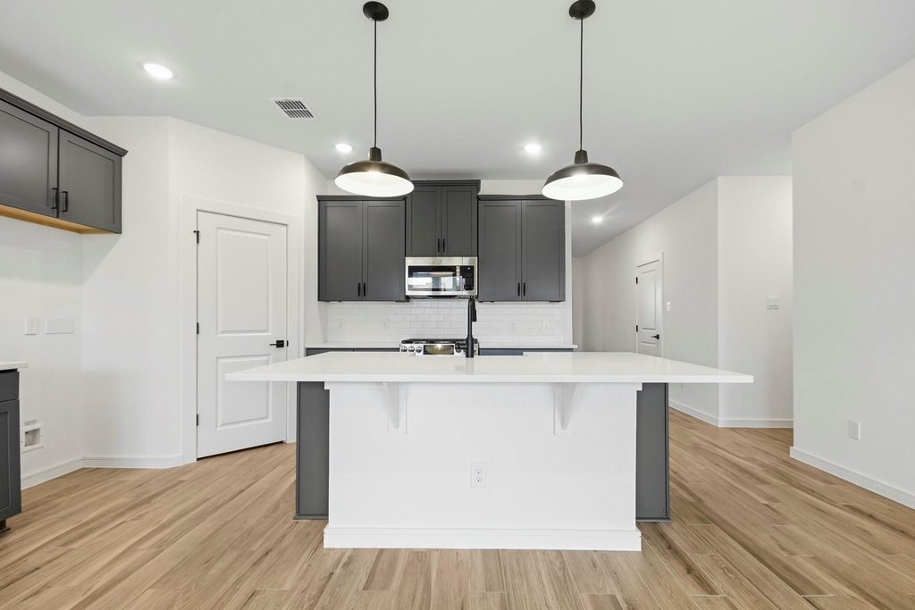 8427 Bay Ridge Circle - Photo 3