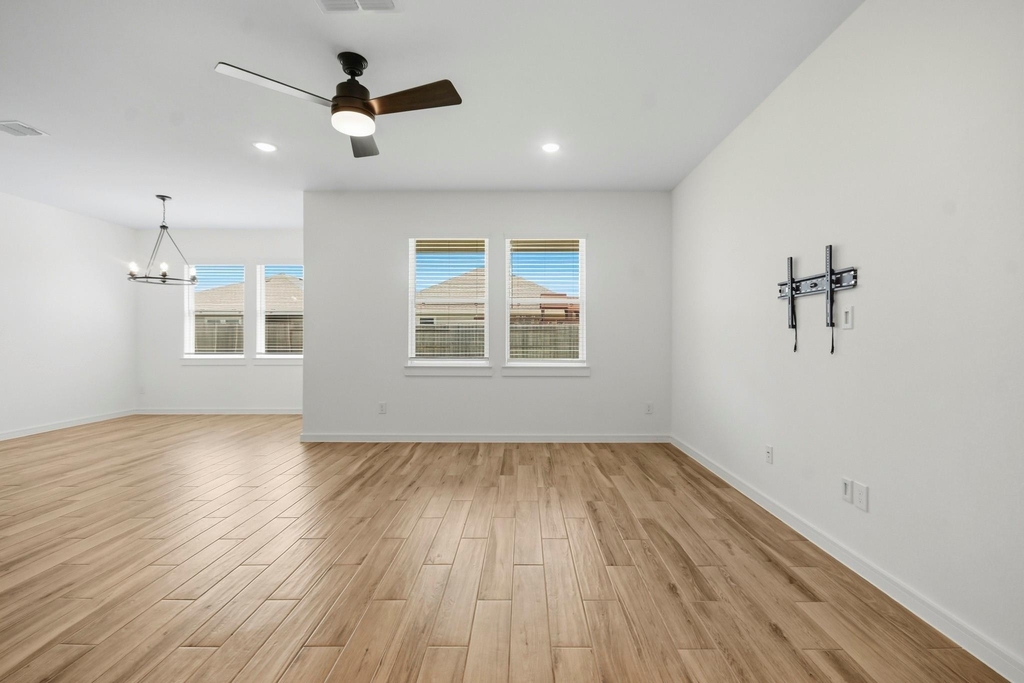 8427 Bay Ridge Circle - Photo 6