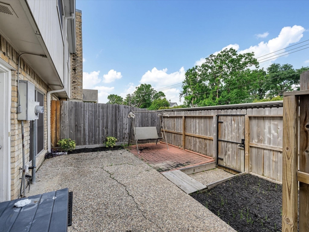 1653 W Sam Houston Parkway S - Photo 18